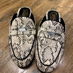 Circus by Sam Edelman faux Snakeskin mules 5.5